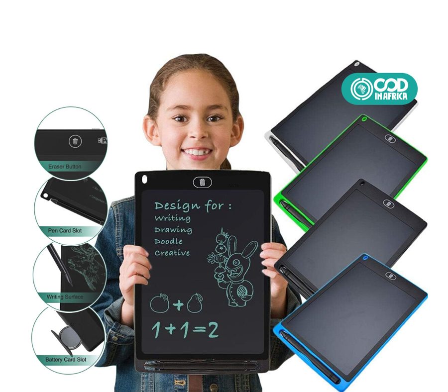 Une enfant tient la tablette d'écriture LCD, avec des dessins et des calculs à l'écran